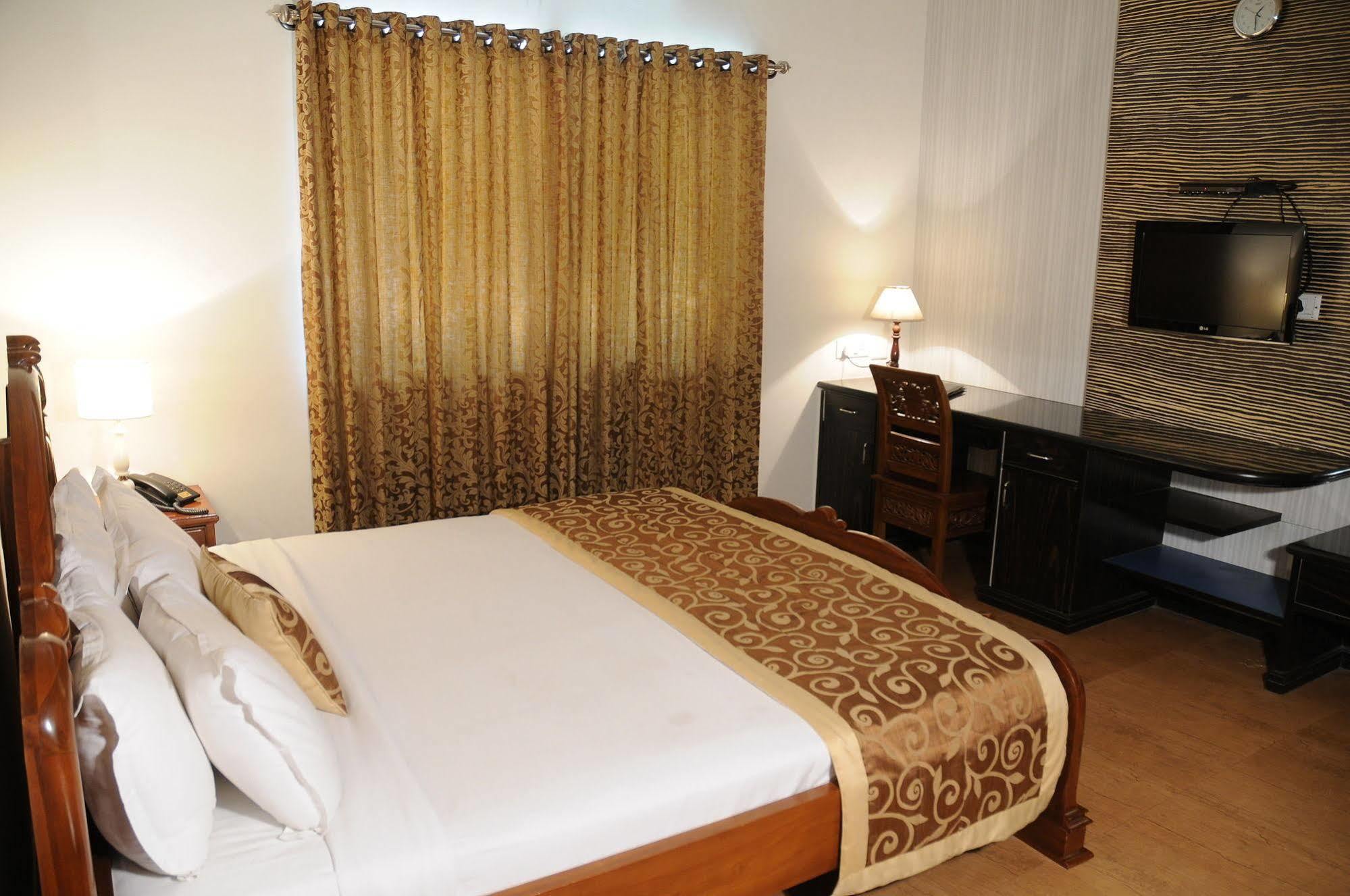 Executive Comfort - Saidapet / Guindy 3*